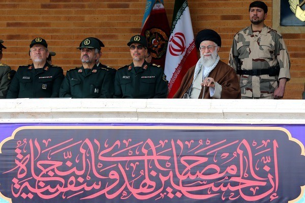 رهبر معظم انقلاب اسلامی: قدرت دفاعی کشور به هیچ‌وجه قابل مذاکره و معامله نیست