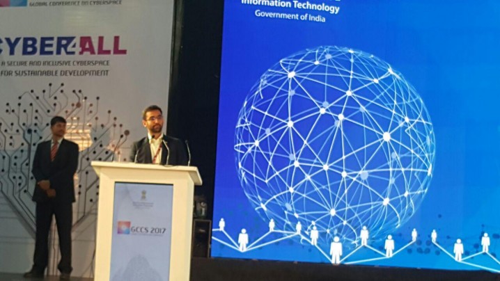 وزیر ارتباطات بر لزوم ارتقا امنیت فضای مجازی در جهان تاکید کرد