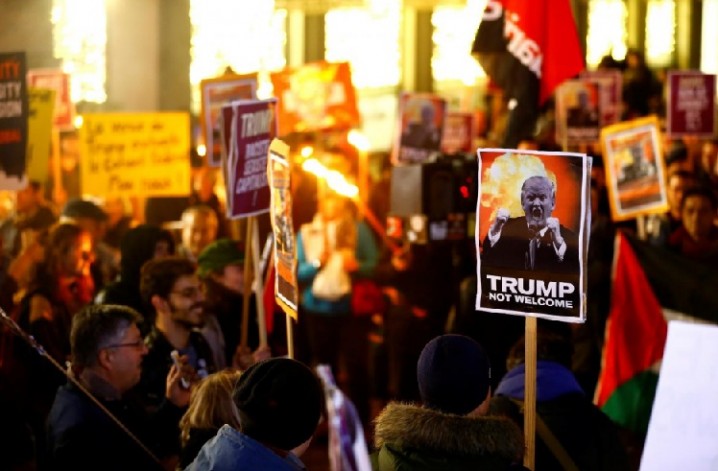 تظاهرات سوئیسی ها علیه سفر ترامپ به داووس