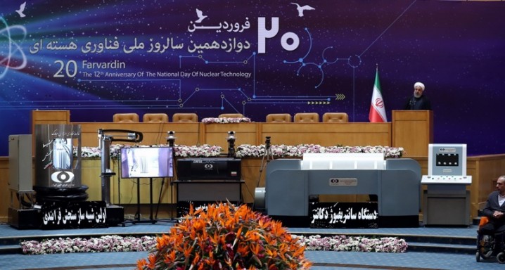 روحانی: صنعت هسته ای با سرعت بیشتری حرکت می کند