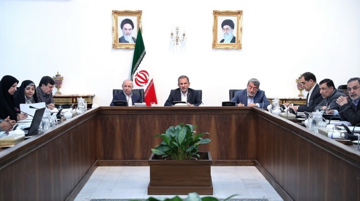 جهانگیری: مشکلات نظام اداری سرعت توسعه کشور را کند کرده است