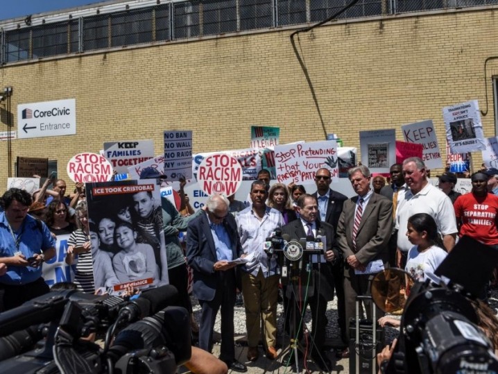 تجمع آمریکایی ها دراعتراض به سیاست جدید مهاجرتی ترامپ