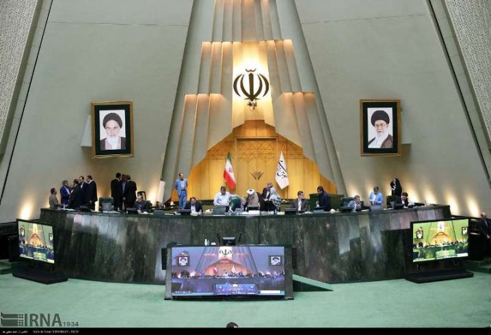 بانک اطلاعات برای شناسایی افراد دو تابعیتی تشکیل شود