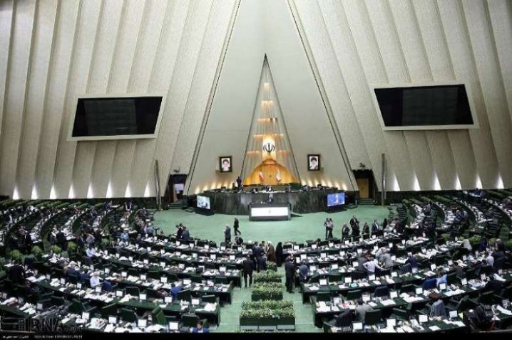 پاسخ های روحانی درباره تحریم های بانکی نمایندگان را قانع کرد