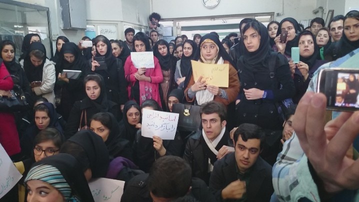 نتیجه سیاست زدایی از دانشگاه: بی رغبتی دانشجویان