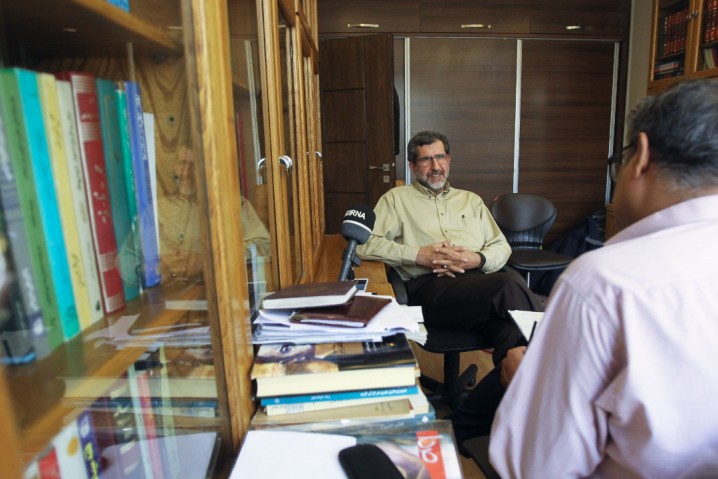 انتقاد آرمین به مواضع انتخاباتی حجاریان، عبدی و خاتمی