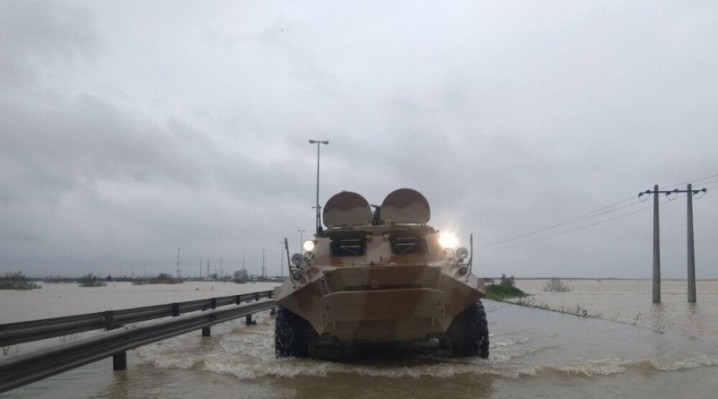 نفربرهای دو زیست ارتش در مناطق مختلف کشور آماده هستند