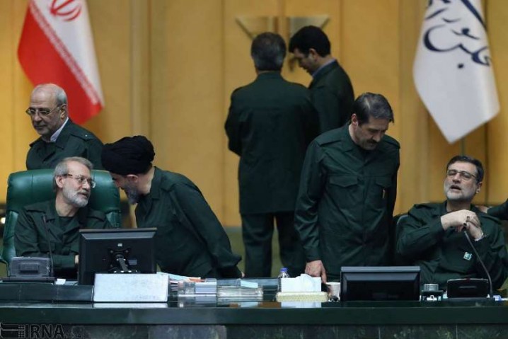 تمامی نمایندگان مجلس با لباس سپاه در مجلس حضور یافتند
