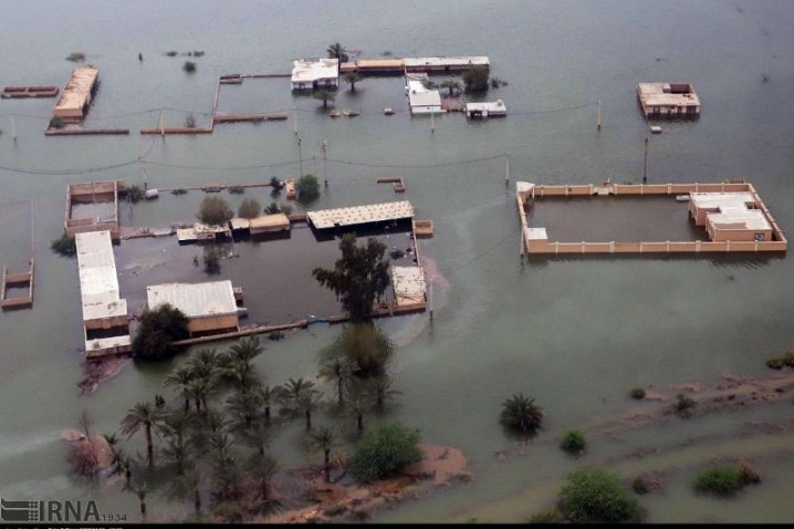 سیل را به موضوعی سیاسی تبدیل نکنیم