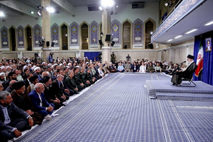 رهبر انقلاب اسلامی: اقتدار و آبروی کشور در خودکفایی است
