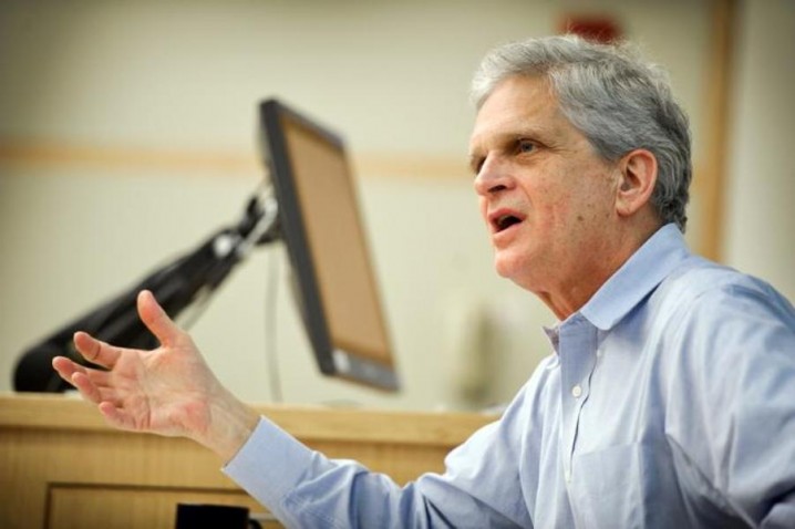 سفیر پیشین آمریکا: تحریم، ایرانیان را به زانو در نمی آورد