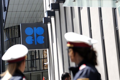 OPEC Endorses Iran Exemption from Production Cut