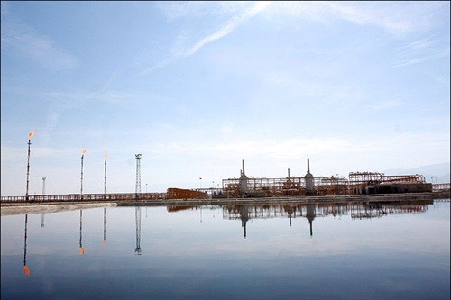 The impact of fluctuations in crude oil prices on the economics of refineries