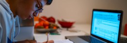 یک &laquo;شاد&raquo; و ۱۷ میلیون دانش&zwnj;آموز