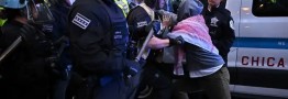 پلیس آمریکا با حامیان فلسطین در مقابل کنسولگری اسرائیل در شیکاگو درگیر شد