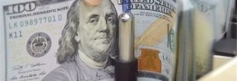 دست اخلالگران از بازار ارز کوتاه شده است/ تعیین قیمت ارز بر پایه عرضه و تقاضا
