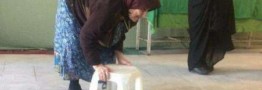 شیرزن قدخمیده به دیدار روحانی می&zwnj;رود